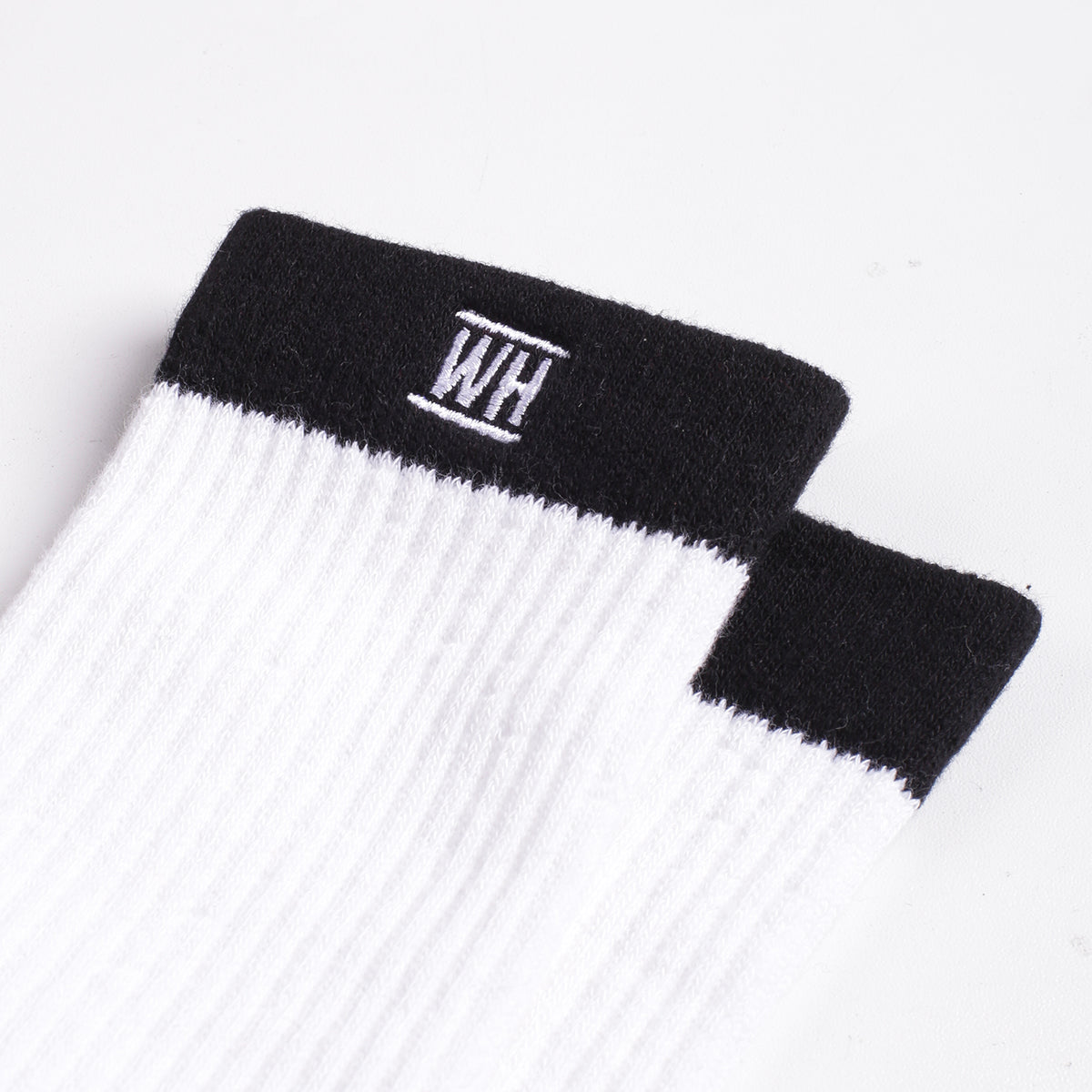 Wormhole Recantaion Socks Black / White